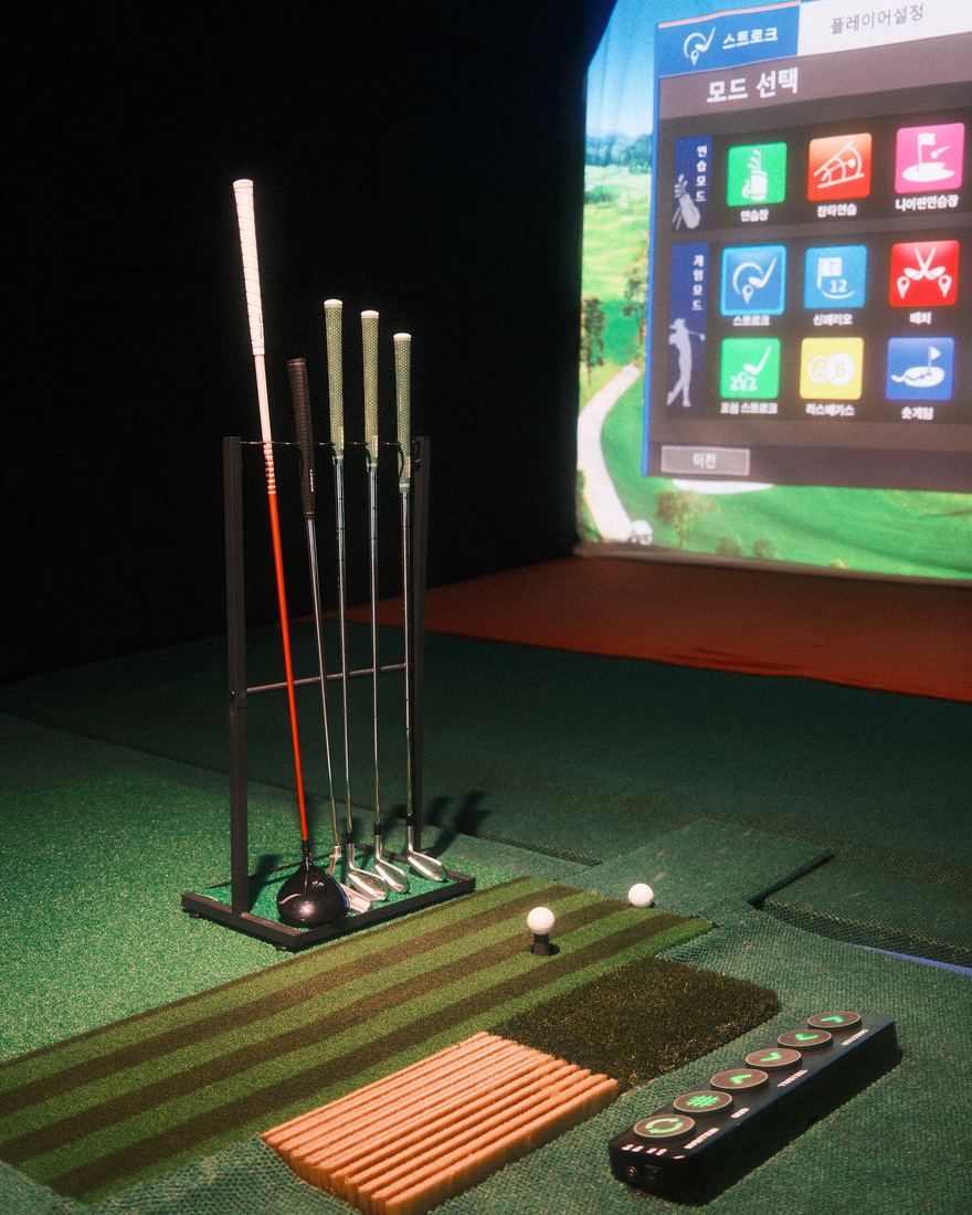 Club rack and ball on the hitting mat